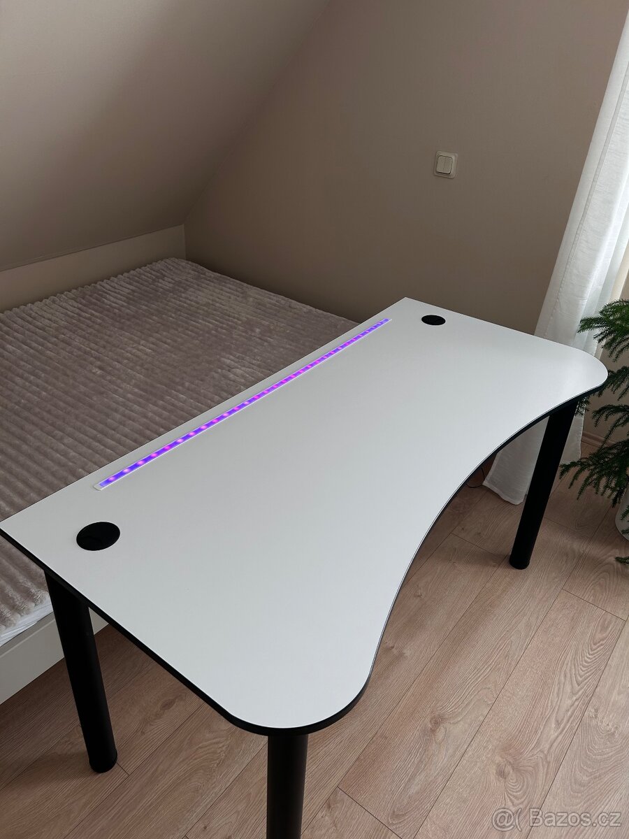 Psací stůl s LED - 4