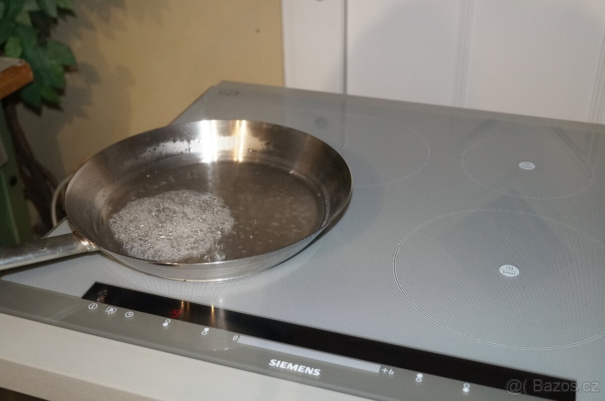 Sklokeramická indukční varná deska Siemens HMIP40C - 4