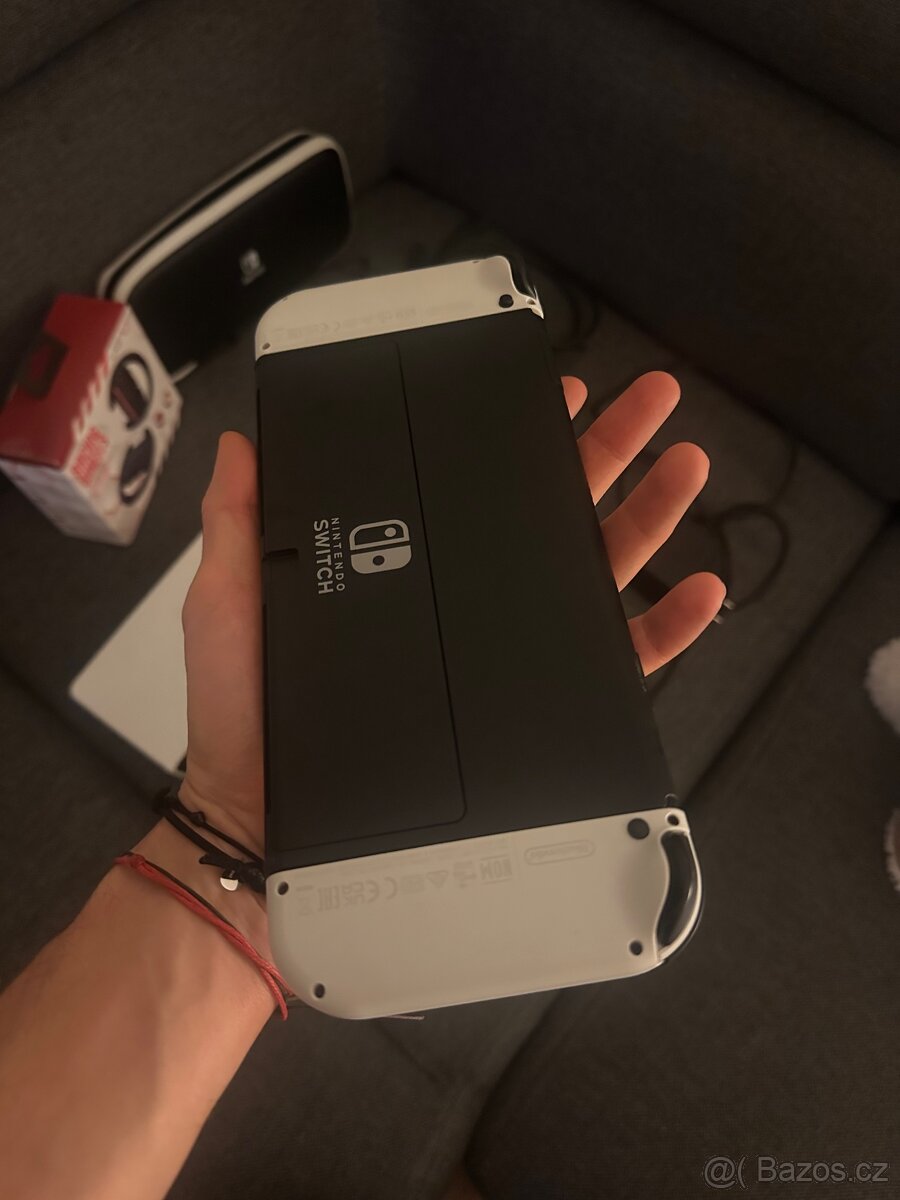 Nintendo switch OLED (top stav) + hra + příslušenství - 4