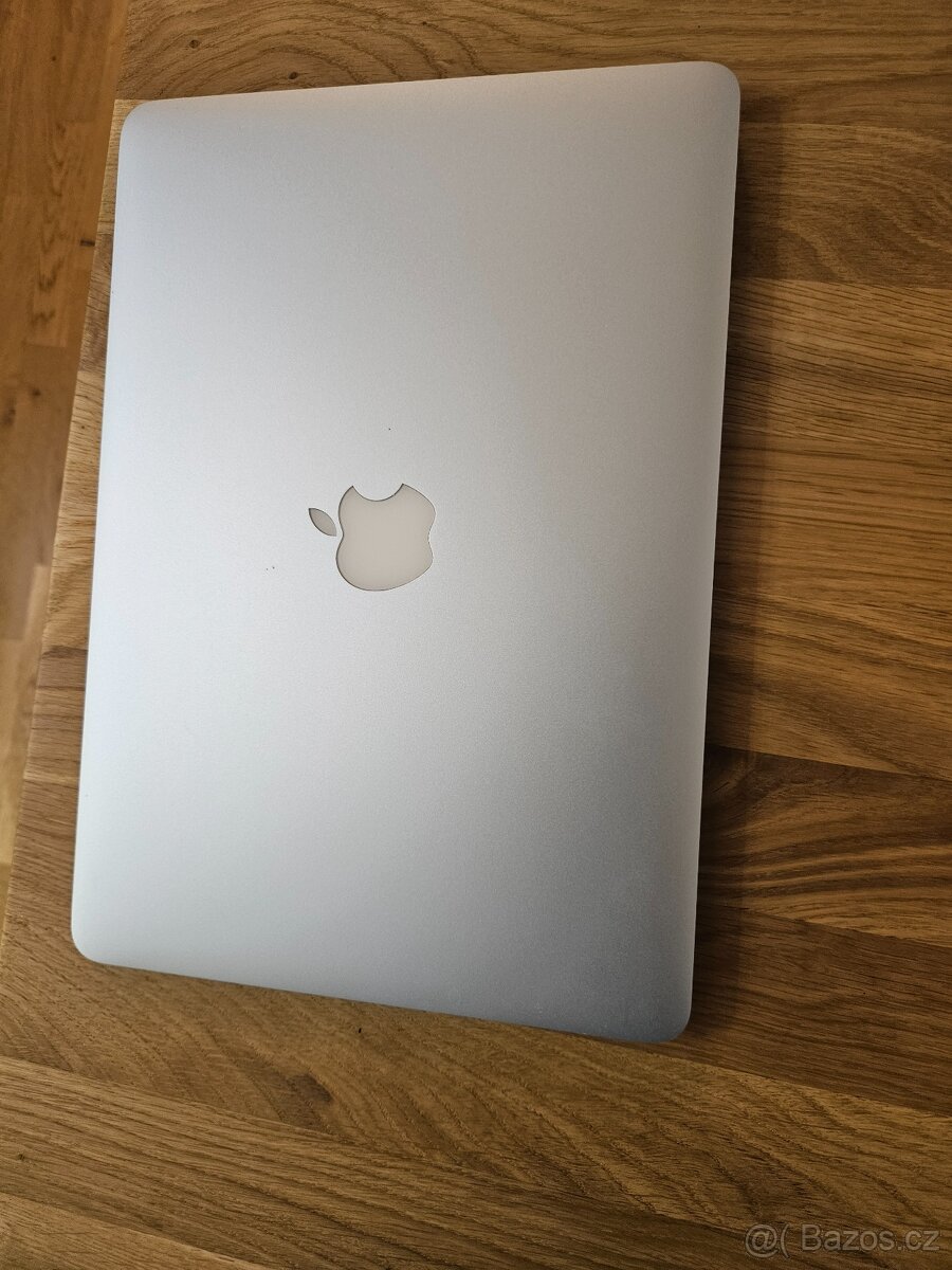 MacBook Air 13'' 2015 / i5 / 4GB / 128GB SSD - 4