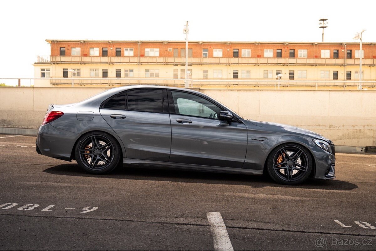 Mercedes-Benz C63 AMG - 4