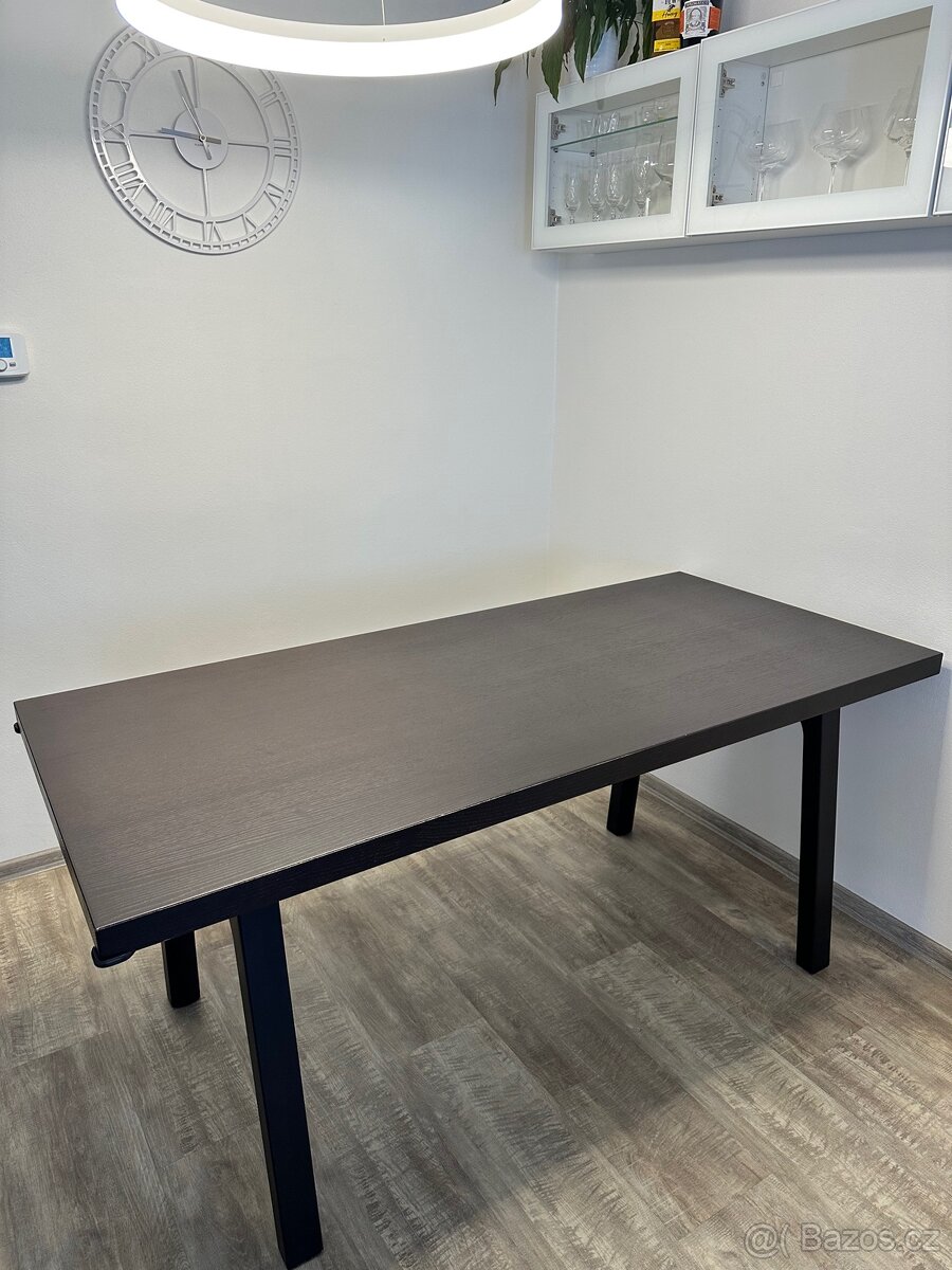 Jídelní stůl - 4