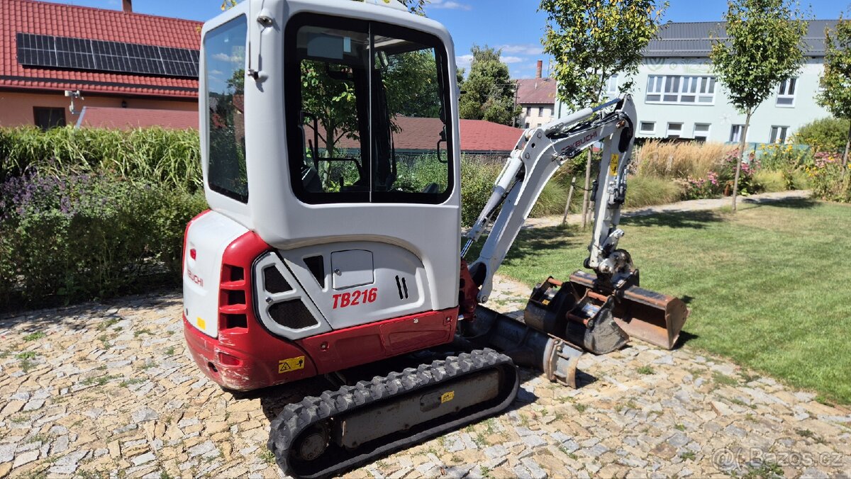 Minibagr Takeuchi TB216 s Powertiltem - 4