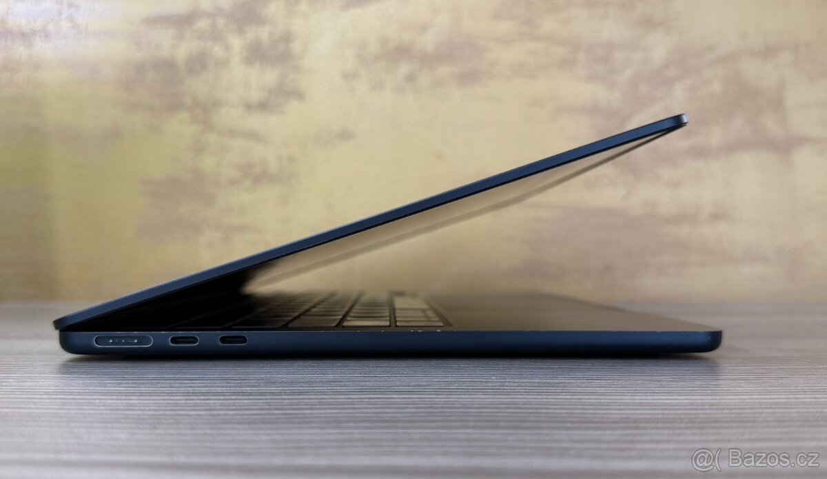 MacBook Air 13" 2022 M2 8GB 256GB Temně Inkoustový - 4