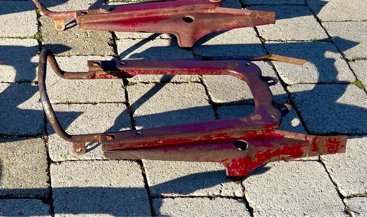 Jawa ČZ 125 175 kývačka - podsedlový rámeček - 4