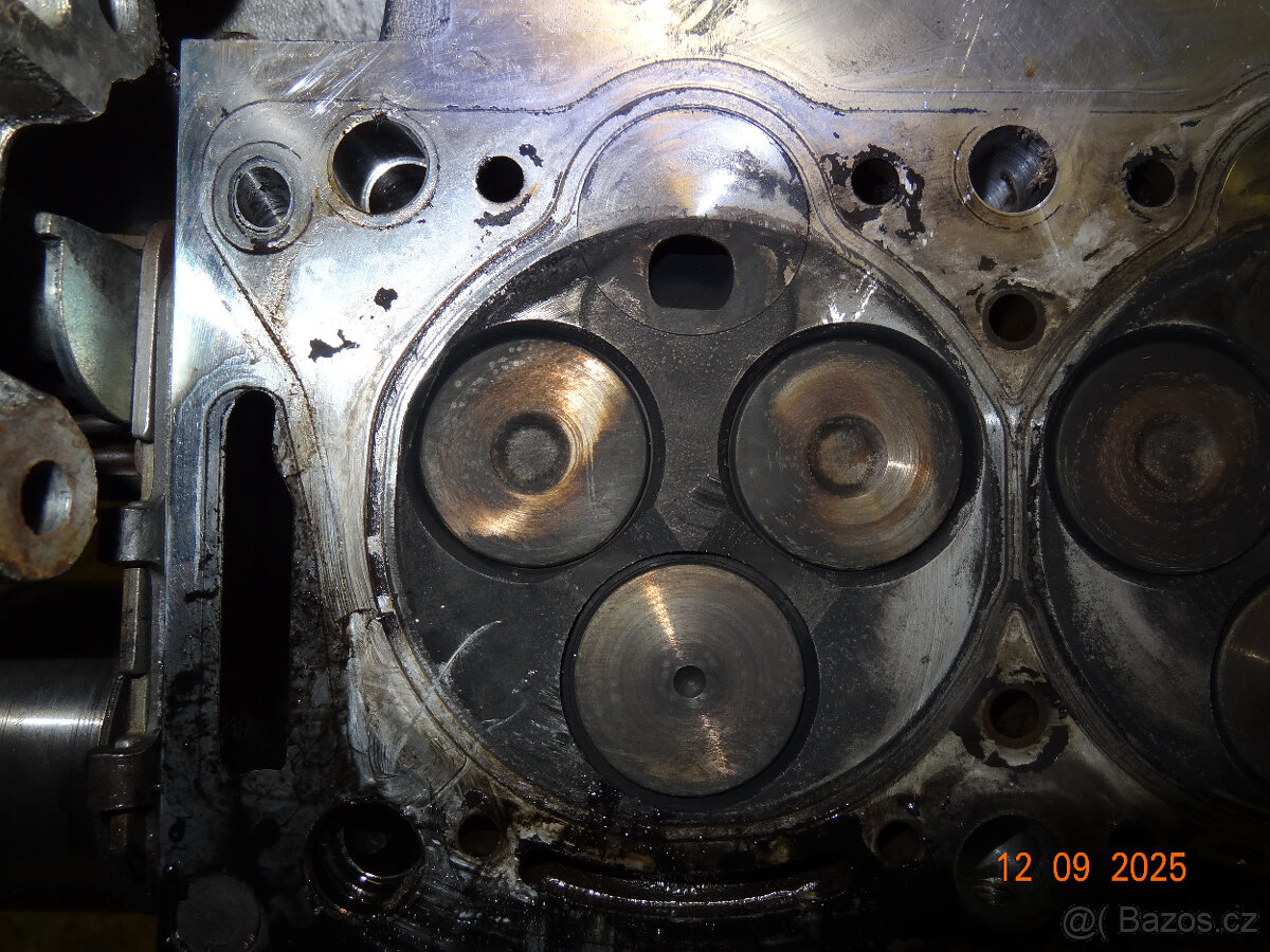 Hlava motoru 2.1 TD AMC908534 0 - 4