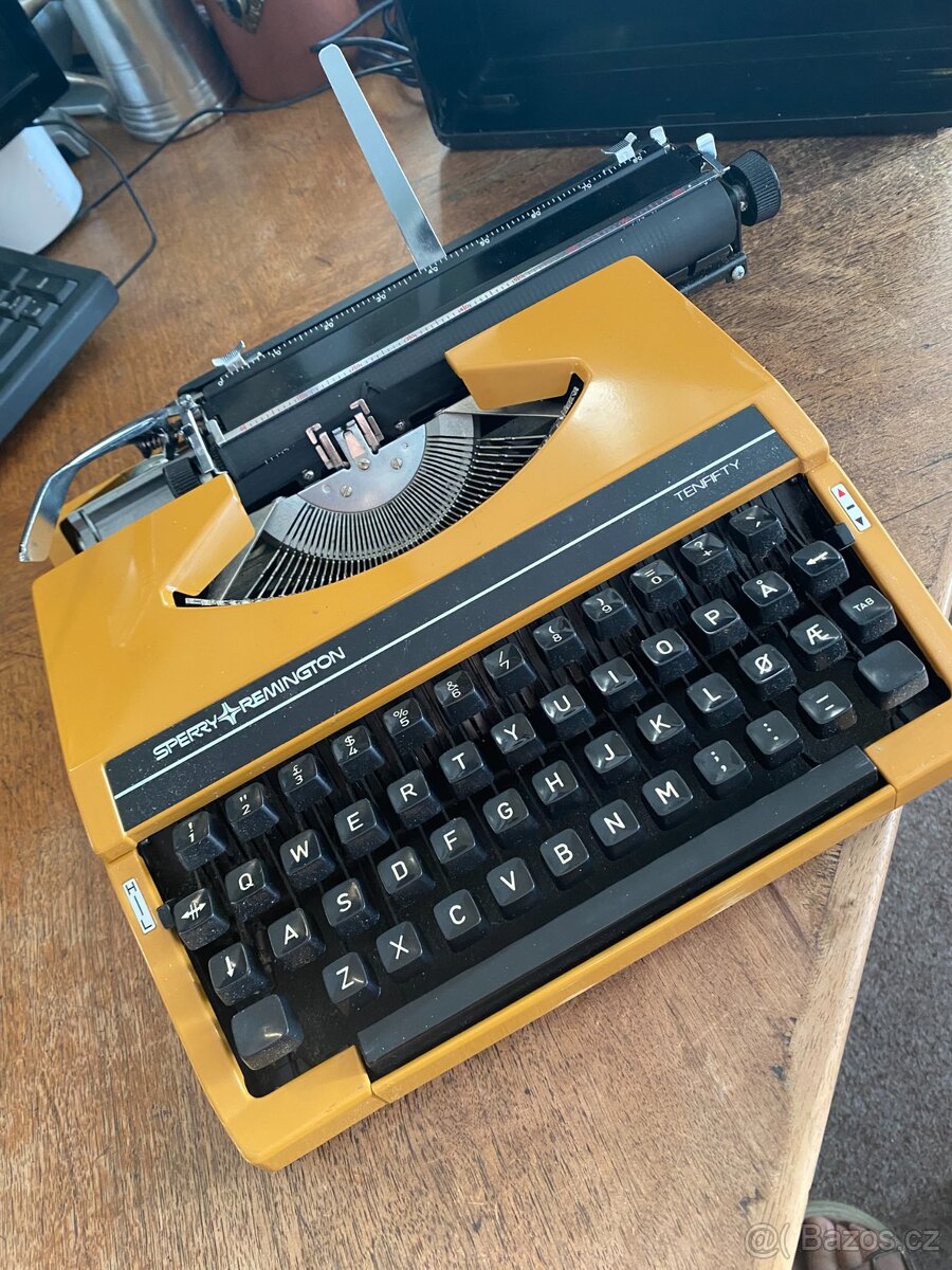 Kufříkový psací stroj - 4