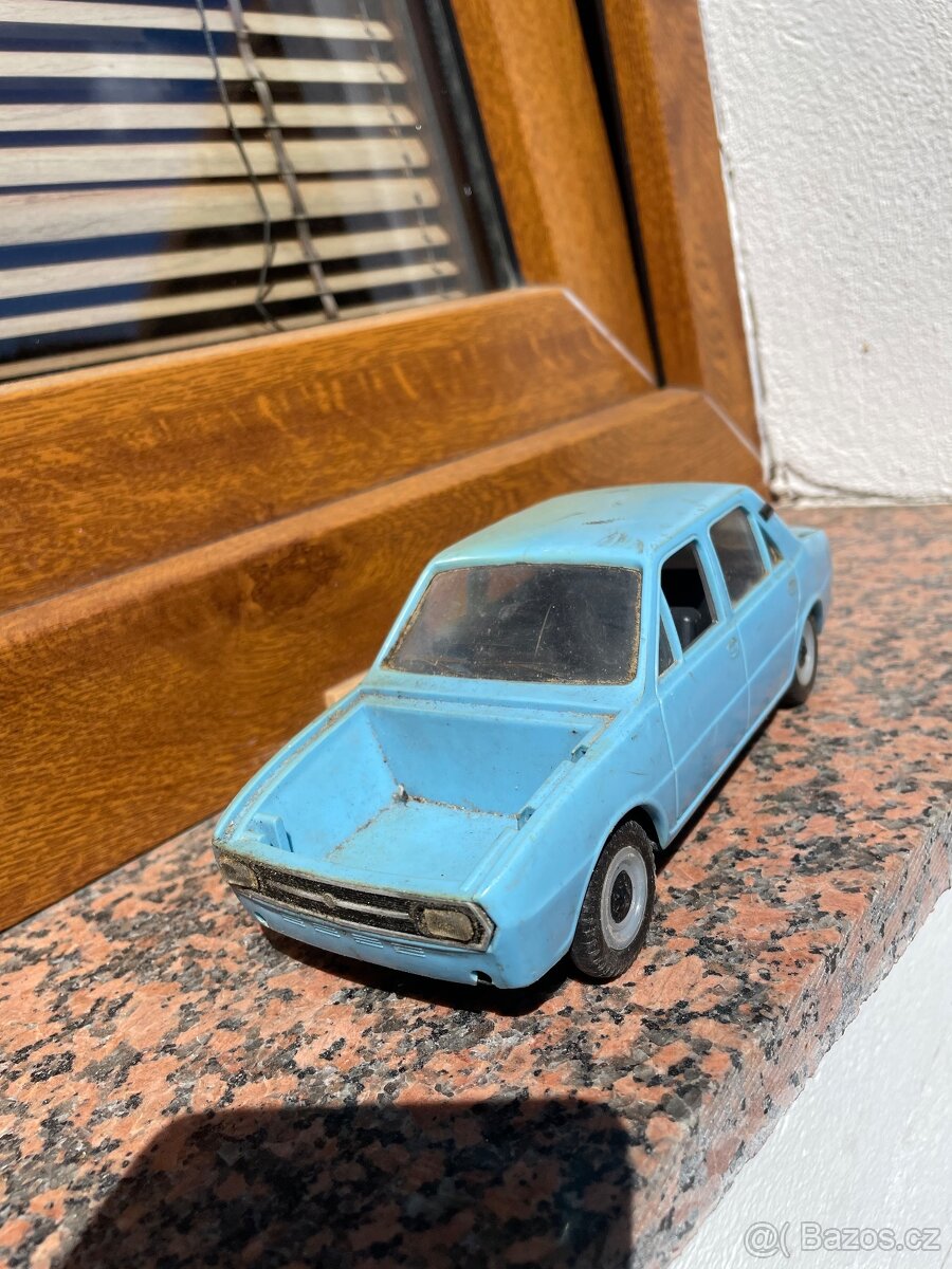 Model Škoda 105 - 4