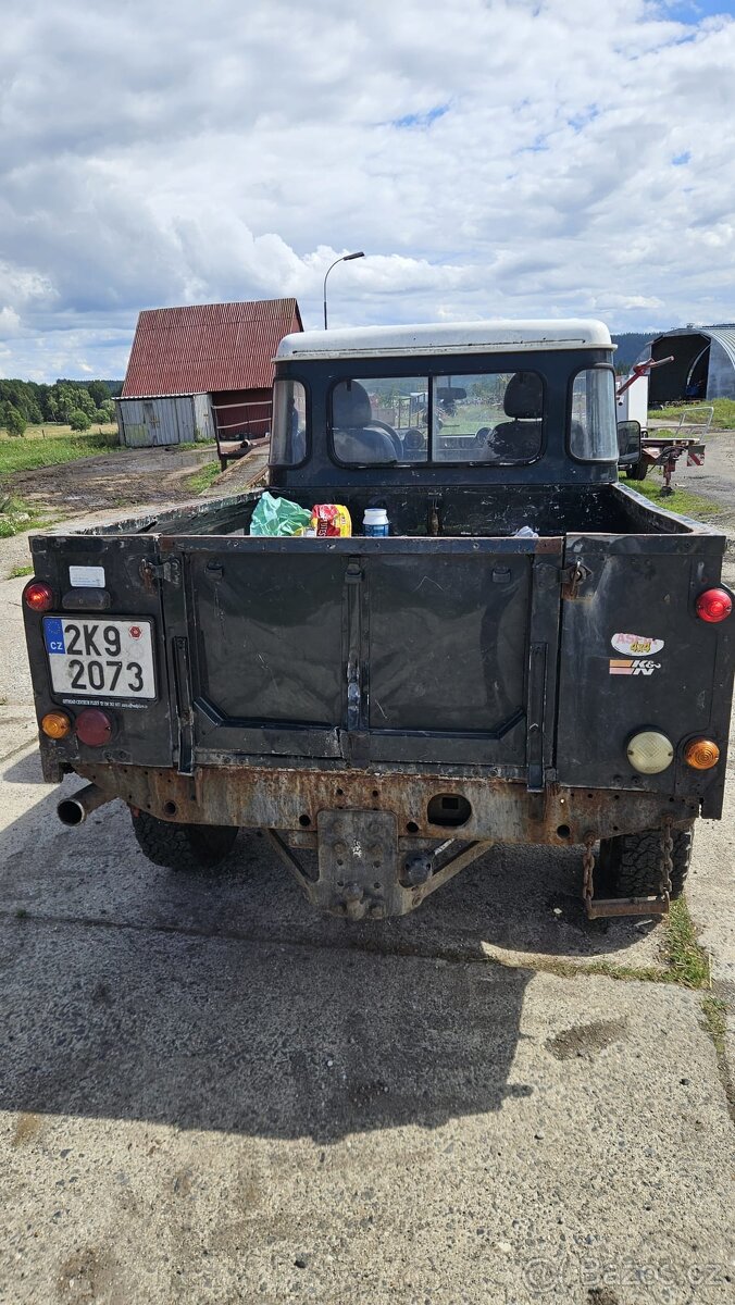 Land Rover Defender 110