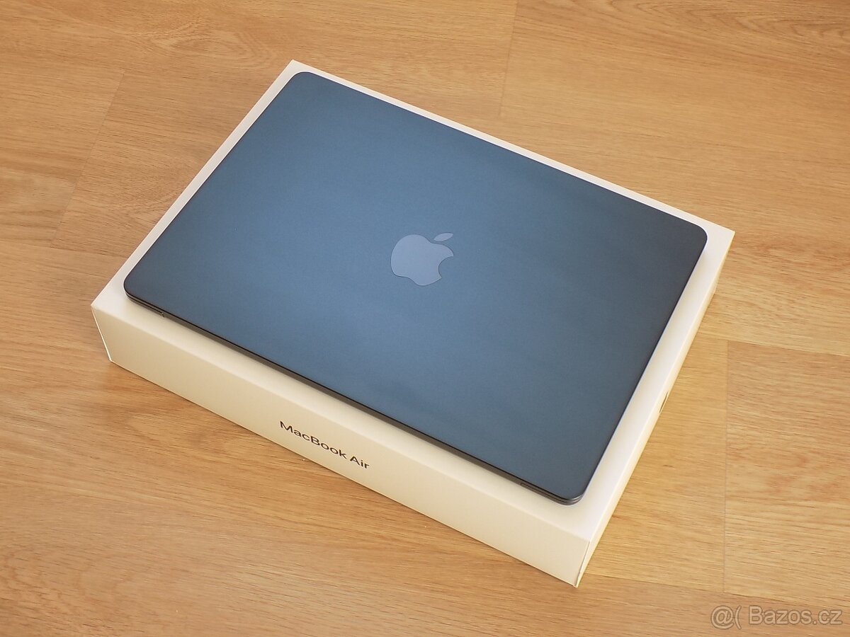 Apple MacBook Air 13,6" (2022) / M2 / 8GB RAM / 256GB / CZ - 4