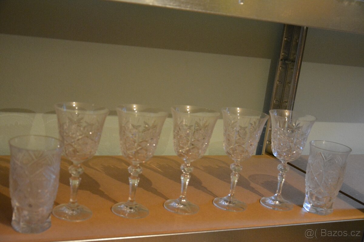 Čajový servis, porcelánové mísy, talíře, hrnečky, drobnosti - 4