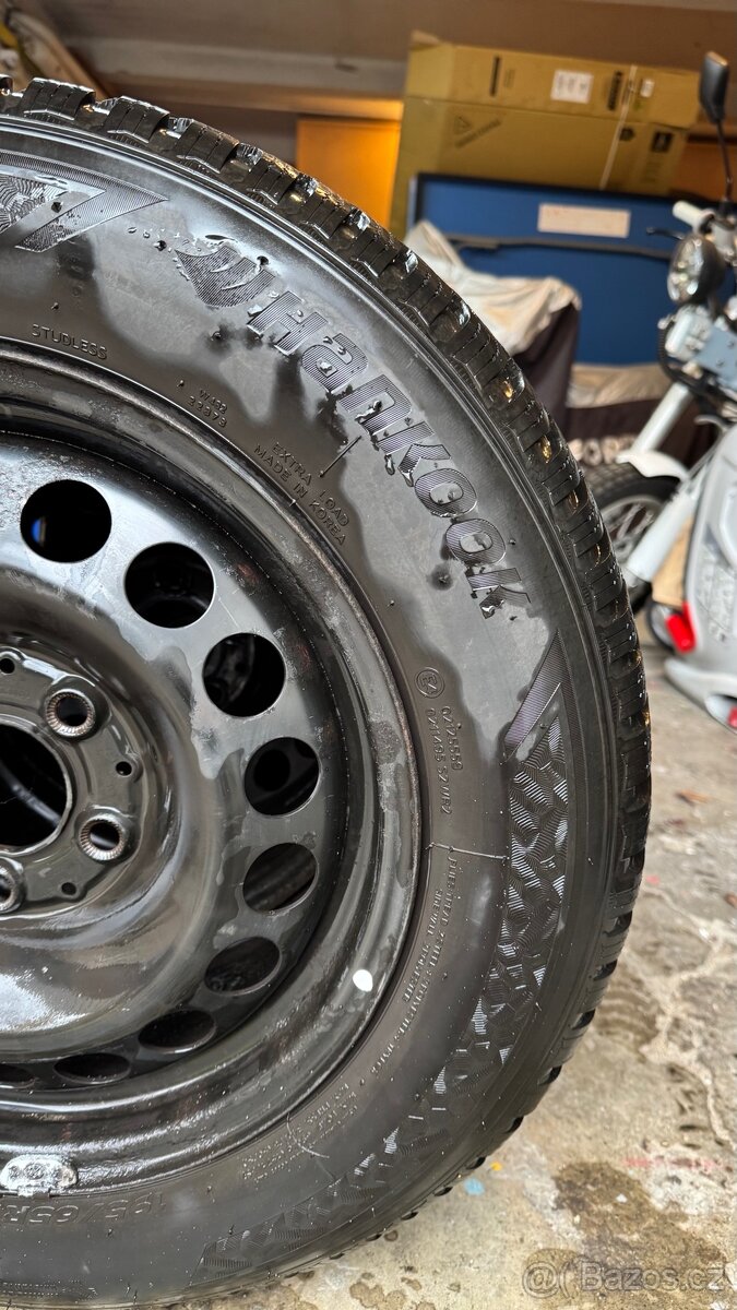 Zimní pneu R15 + plechové disky + poklice Mercedes - 4