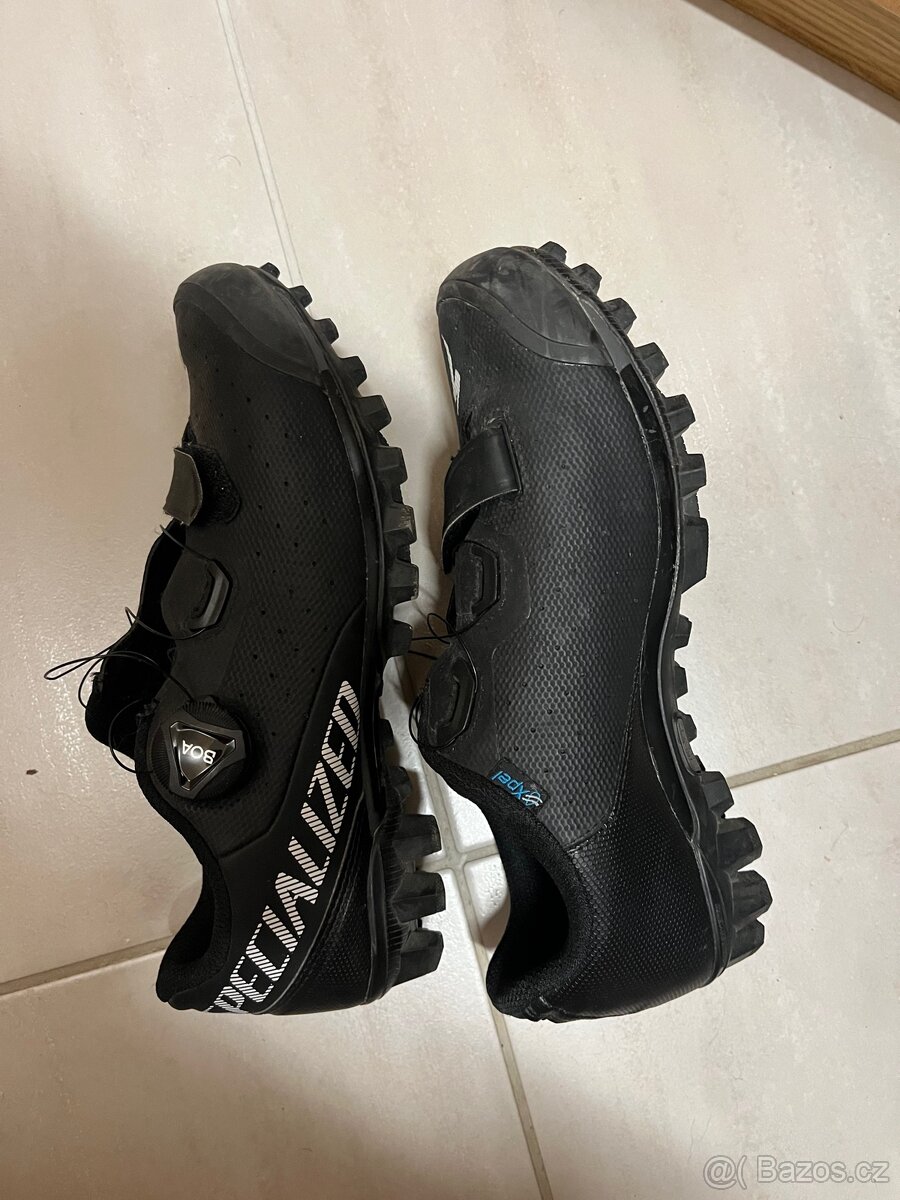 Tretry Specialized 38 - 4