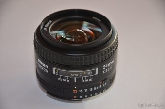 Nikon D7000+18-105 + 50mm 1.4 + 24mm 2.8 - 4