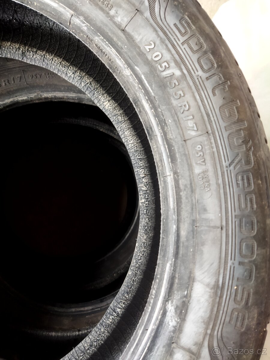 Prodám sadu letních pneu Dunlop 205/55/17 - 4