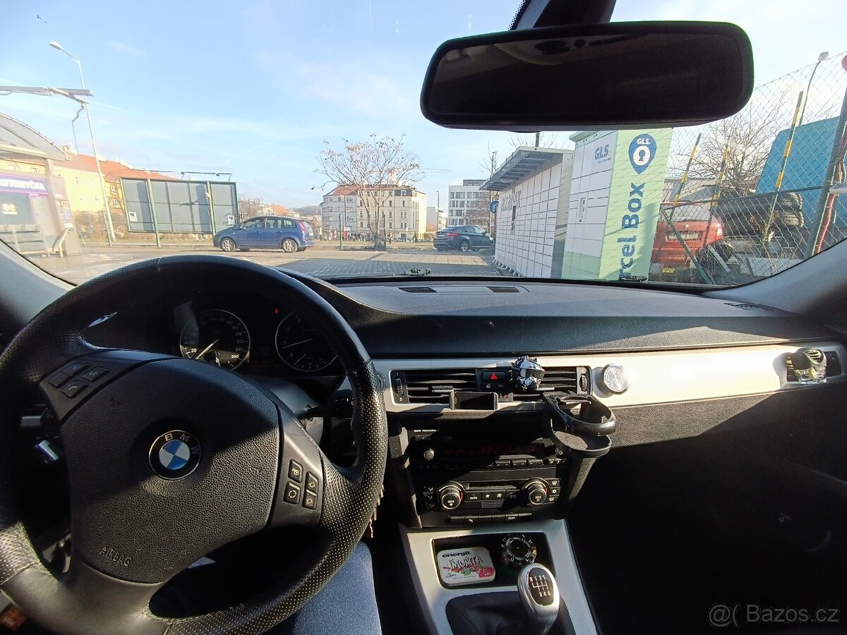 BMW 320i,125 kW,r.2009,najeto 192000 - 4