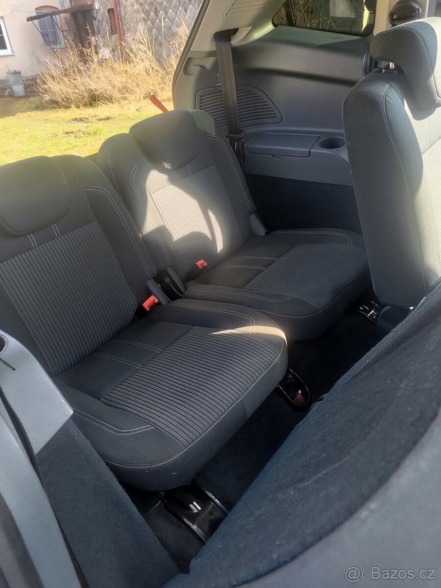 Ford grand c max 7 míst ,nafta - 4