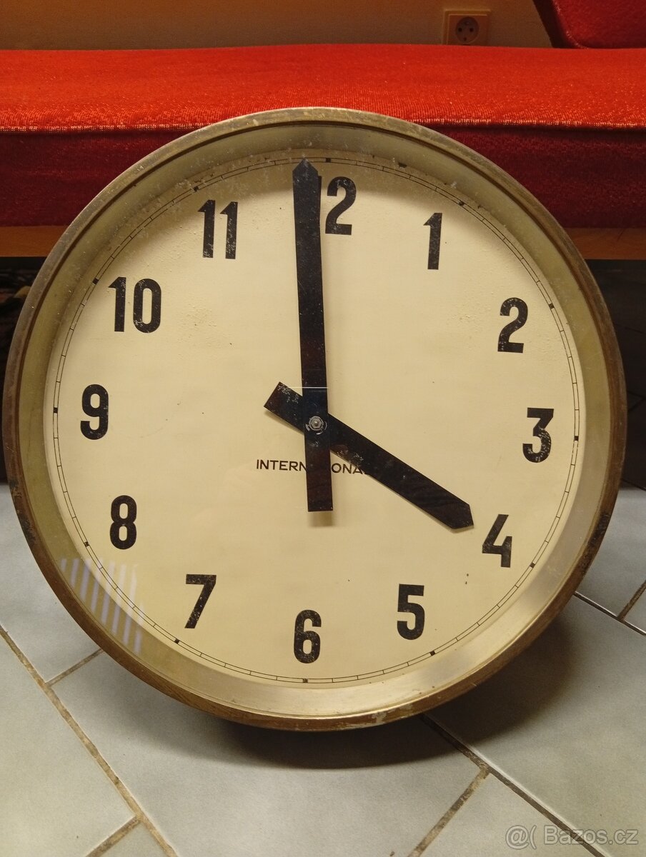 Hodiny nástěnné - 4