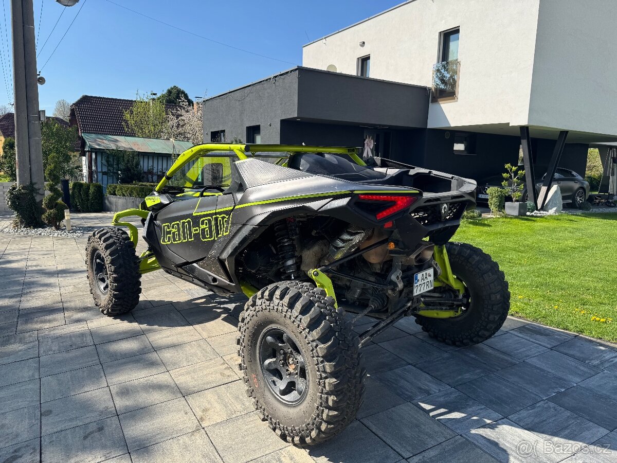 Can Am Maverick R