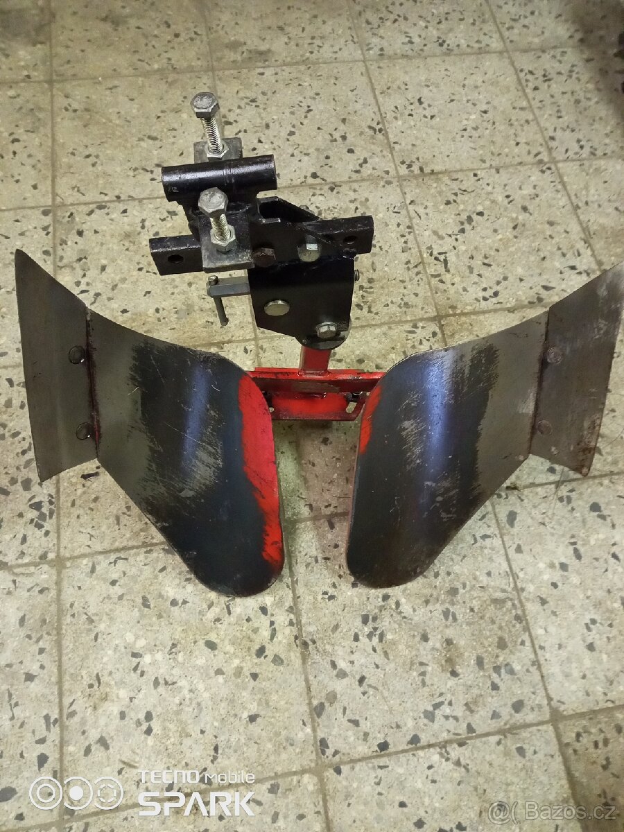 Prodám zahradní kultivátor Maufild - 4