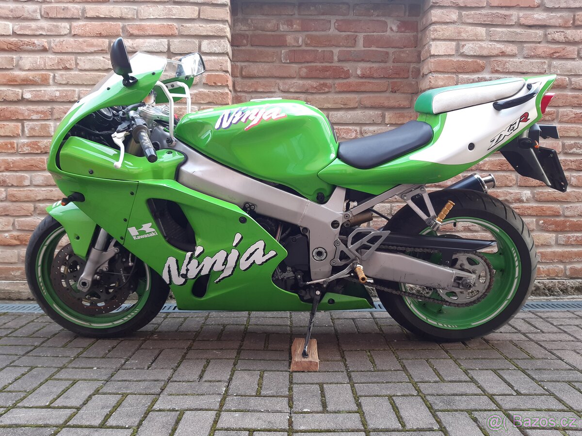 KAWASAKI ZX7R - 4