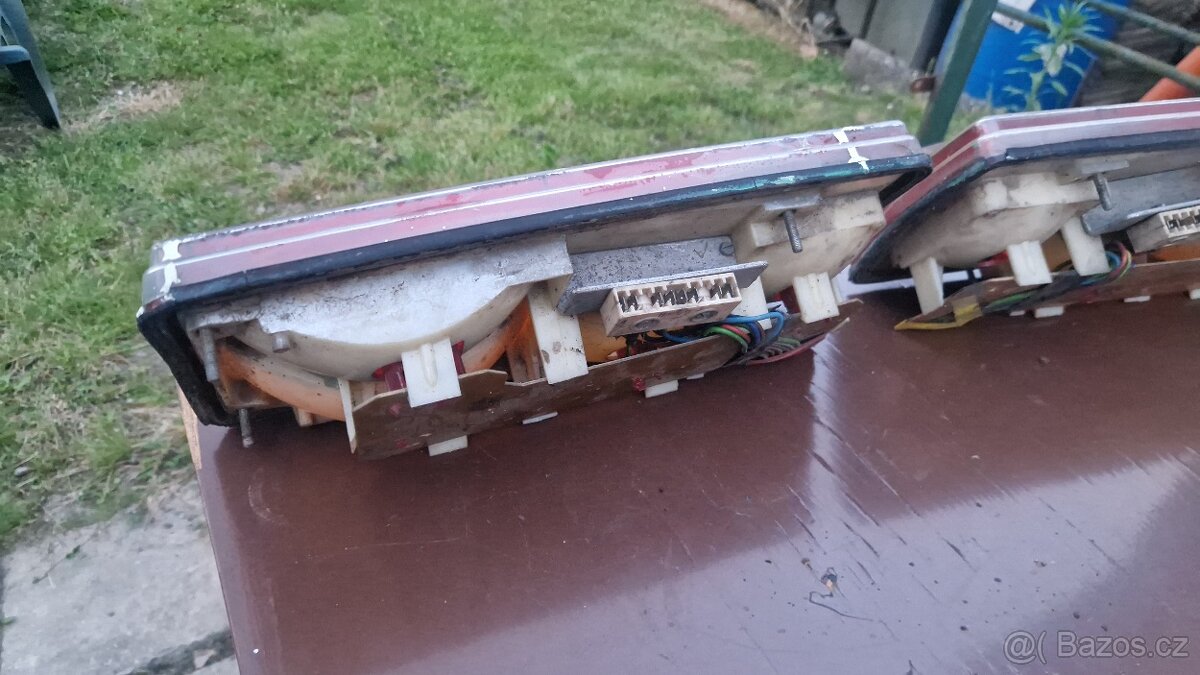 Prodám zadní světla Wartburg - 4