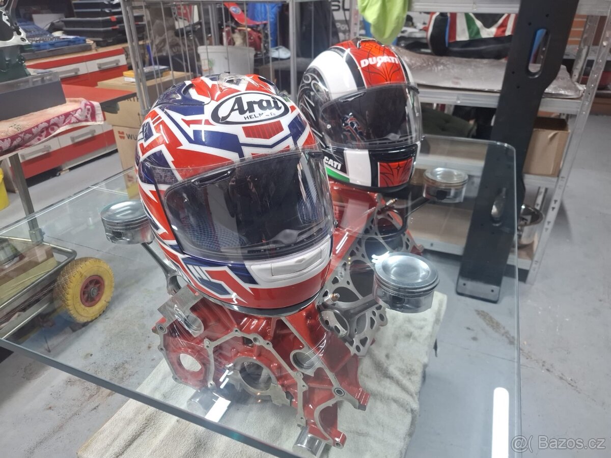 Přilby Arai - 4