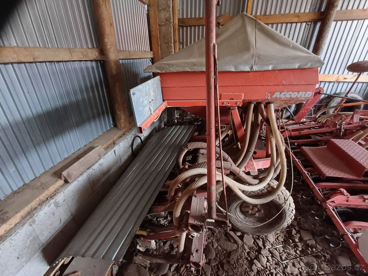 Sejačka accord pneumatícka - 4