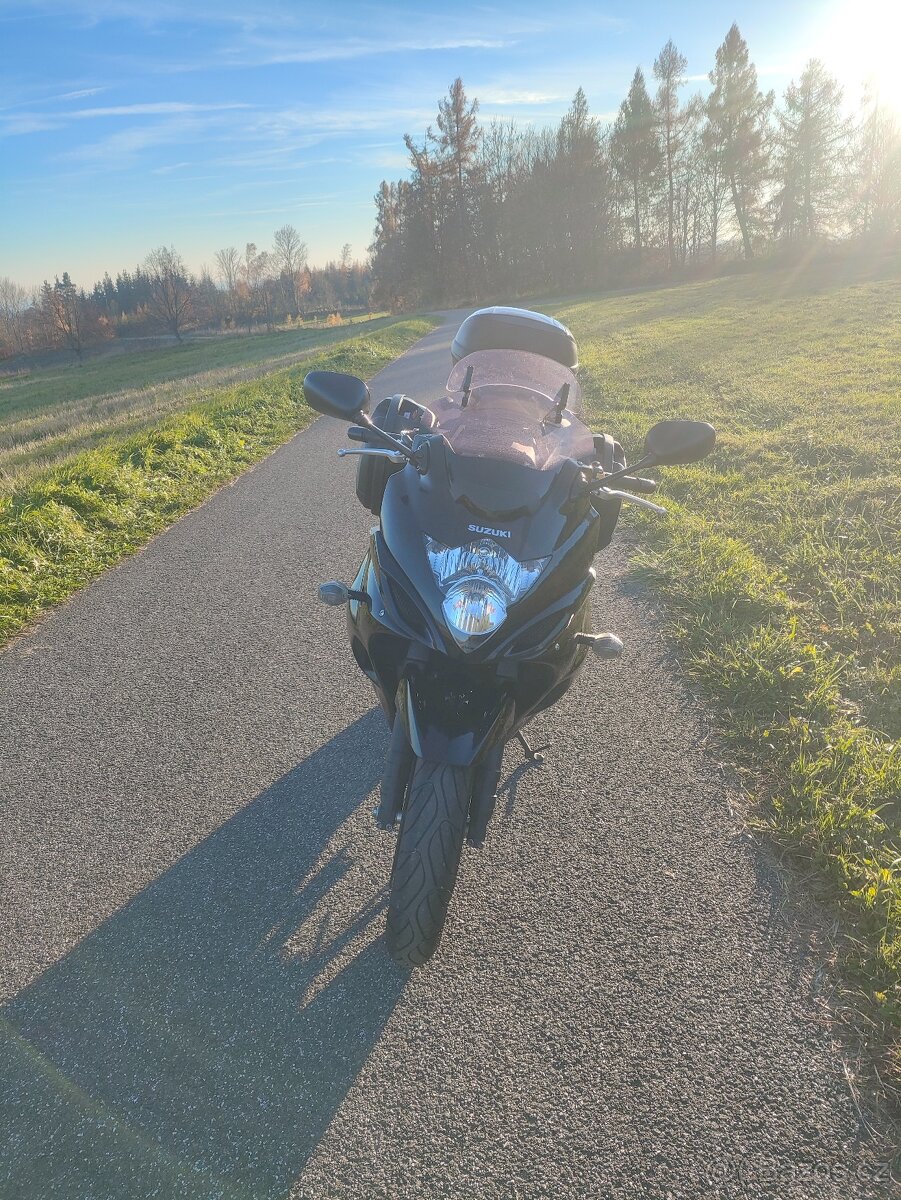 Suzuki GSX 1250 FA - 4