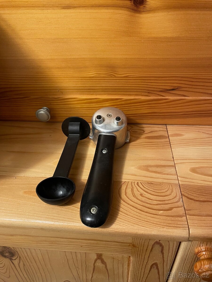 Prodám pákový kávovar De Longhi Retro - 4