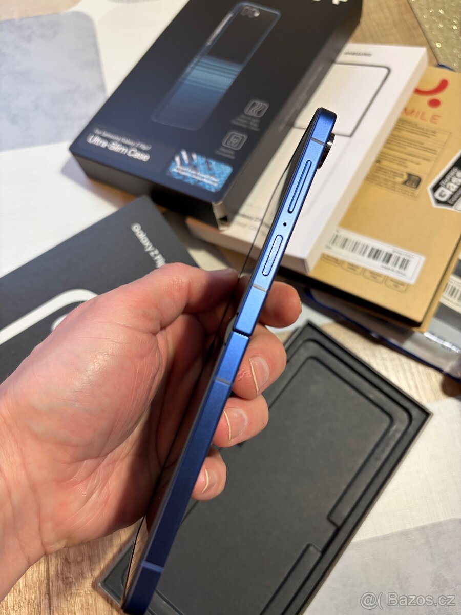 Samsung Z Flip 7 - 4