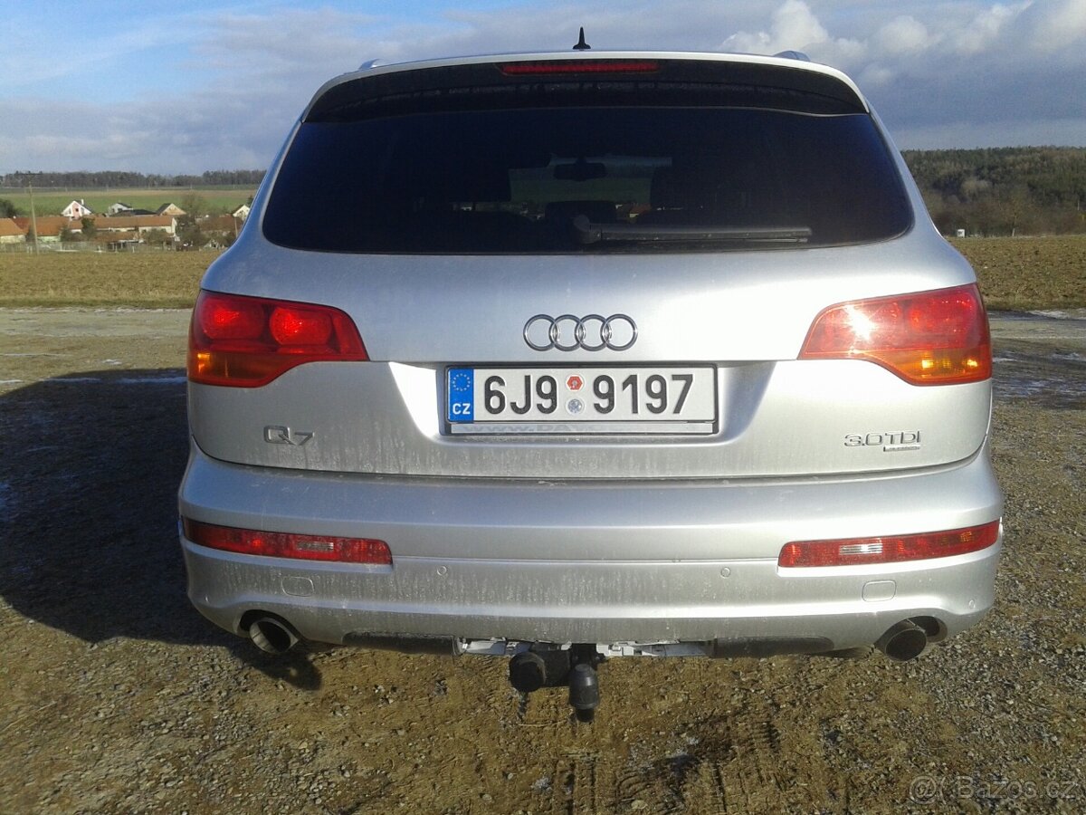 Audi Q7 3,0TDI Sline Quattro 7.míst - 4