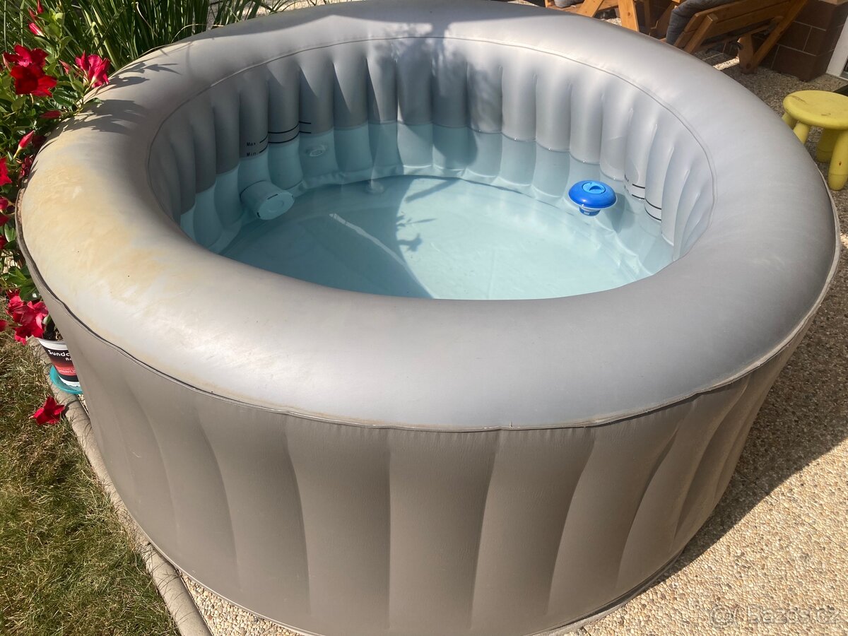 Nafukovací vířivka IZY SPA - 4