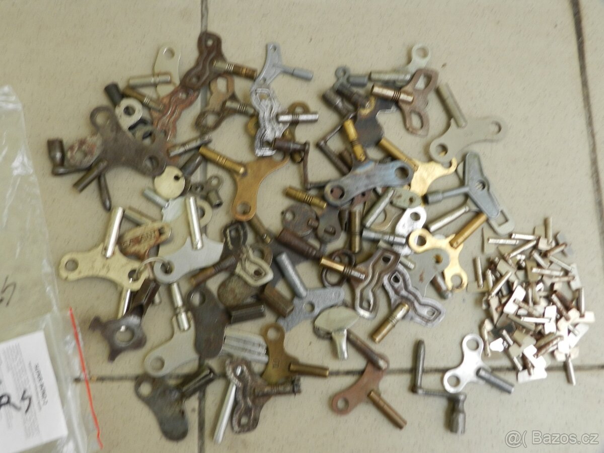 KLÍČKY 111 KUSŮ - 4