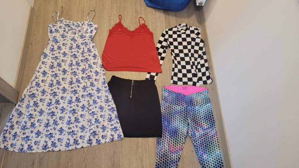 25 ks dámského oblečení vel. M-L - 4