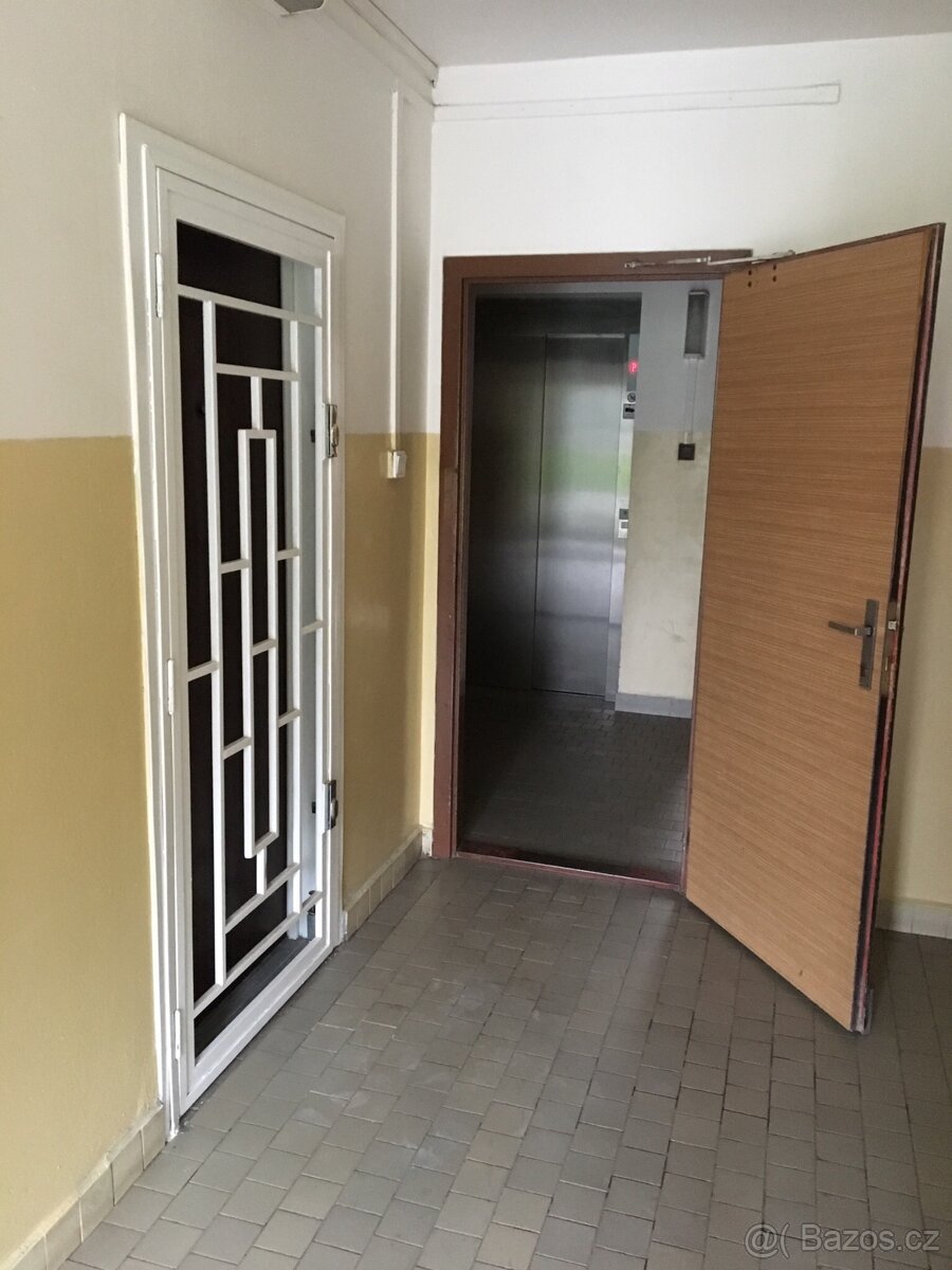 PRONÁJEM SKLADU Praha Modřany ulice Rodopská - 4