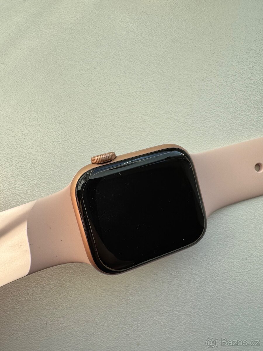 Apple Watch SE - 4