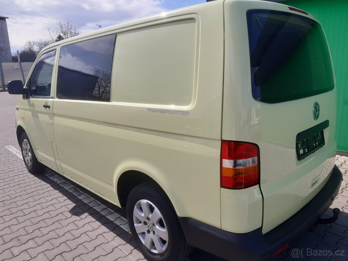 VW Transporter T5, 1,9tdi 63kw,r.v:2003, 6míst - 4