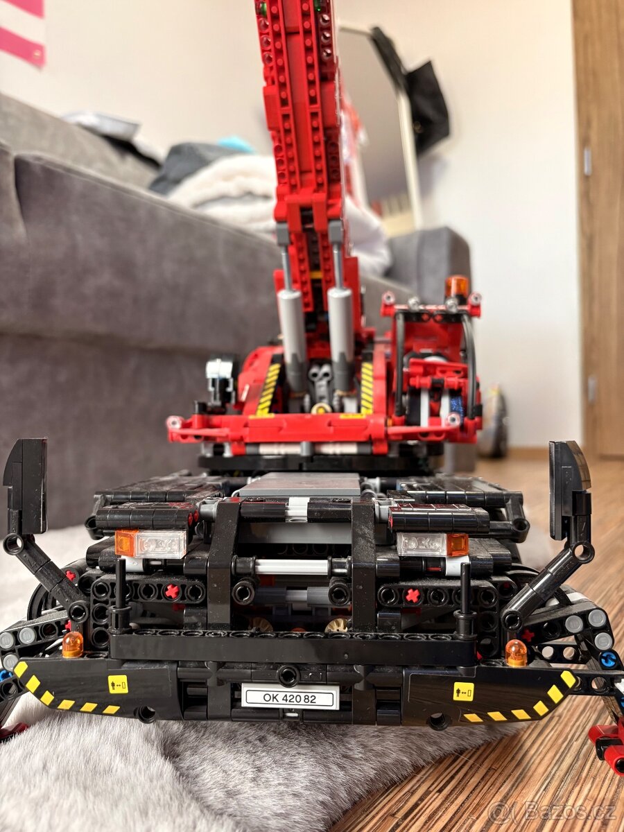 LEGO Technic 42082 Terénní jeřáb - 4