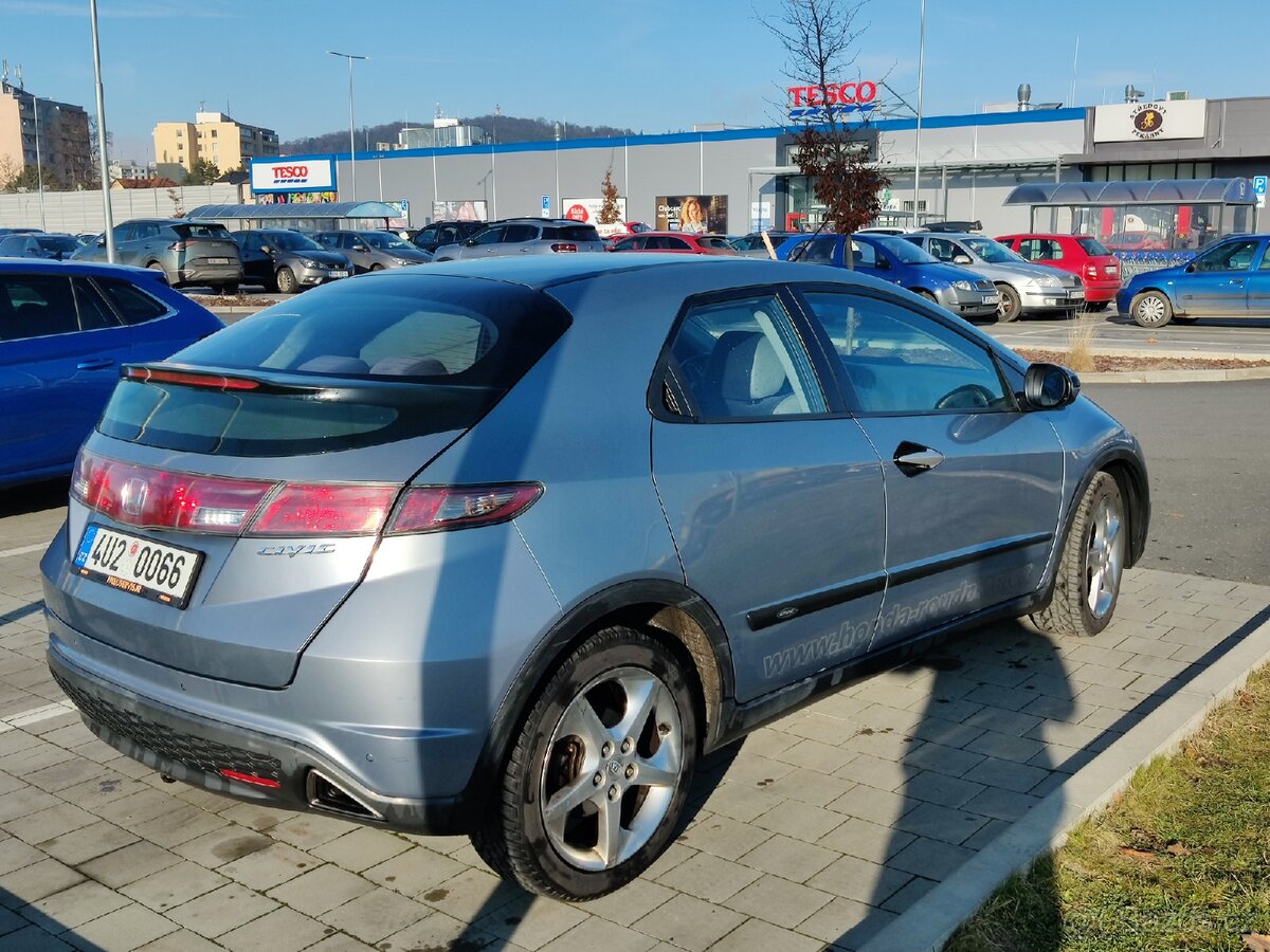 Honda Civic 1.8 benzin - 4