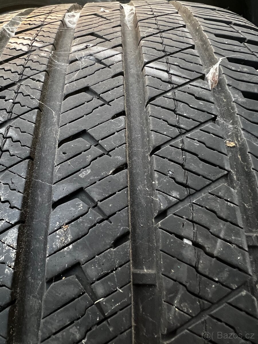 235/40 R19 96Y - 4