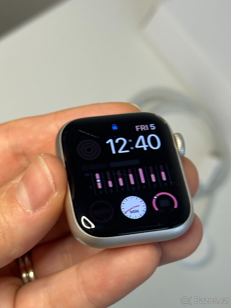 Chytré hodinky Apple Watch SE 40 mm 2. generace, rok 2022 - 4