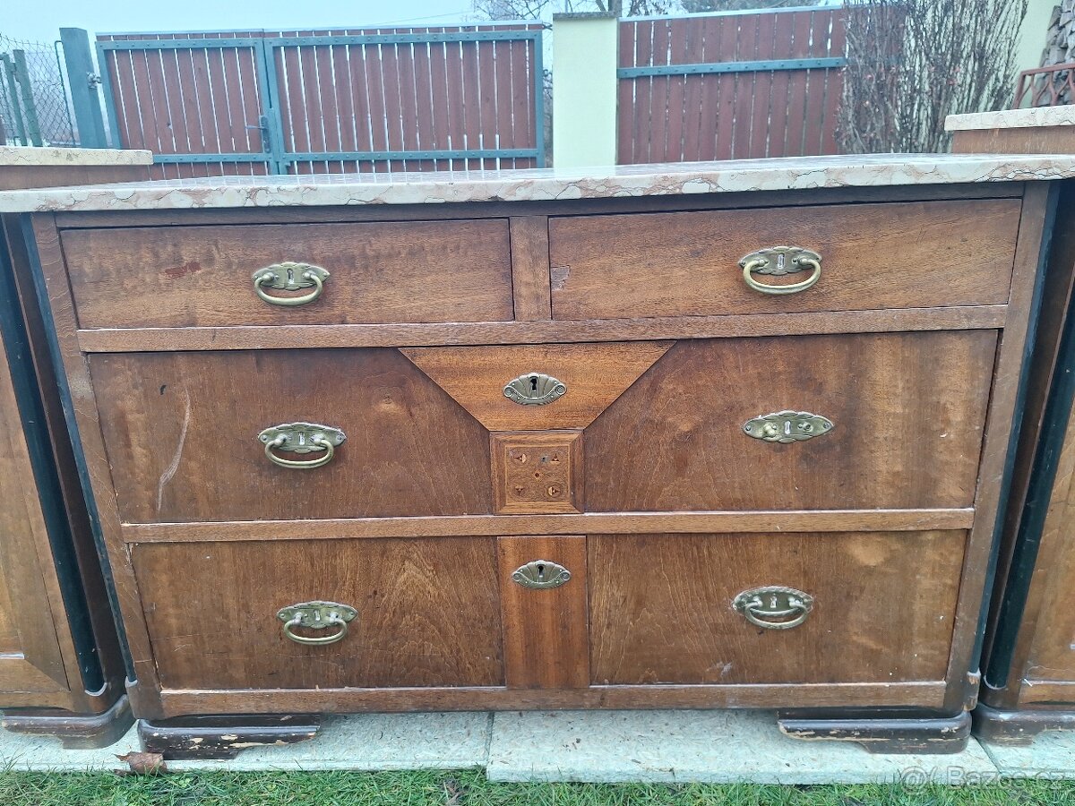 Starožitná komoda - 4