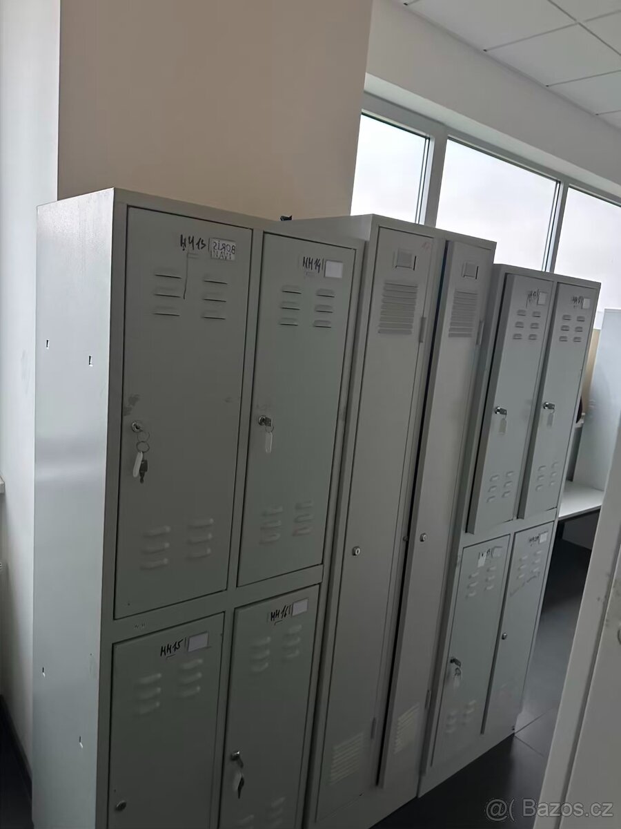 Plechové šatní skříňky - 4
