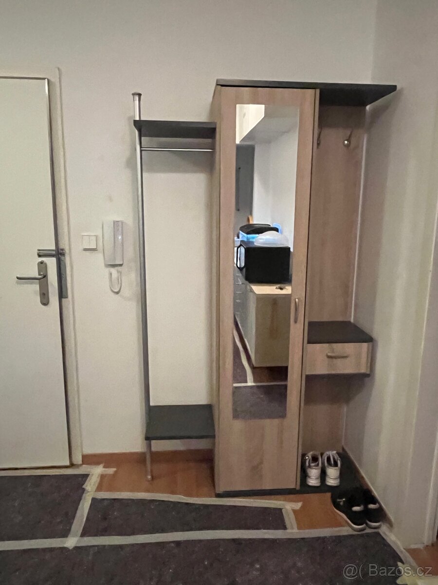 Předsíňová skříň - 4