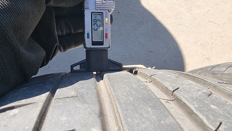 Letní pneu 255/40/20 Michelin - 4