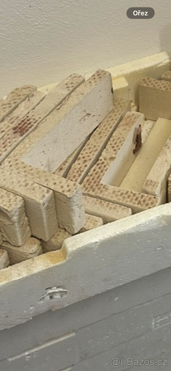 Cihly / stavební materiál - 4