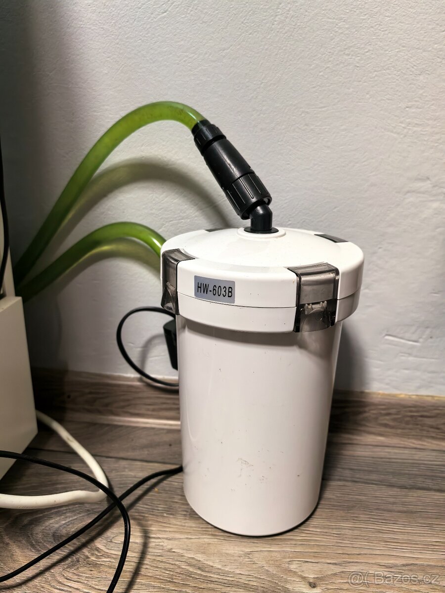 Prodám kompletní akvarijní set 30 litrů – jen osobní odběr ( - 4