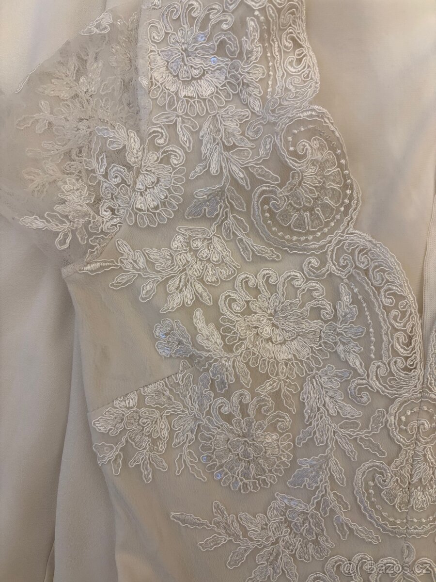 Svatební šaty – bílé krajkové s rozparkem, vel. XS - 4