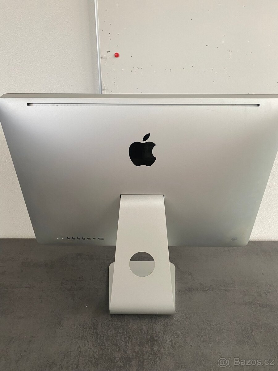 Apple iMac 21.5" – i3 / 4 GB RAM / 500 GB HDD - 4